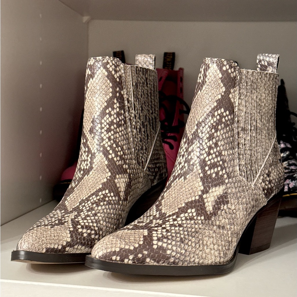 Windsor Smith leather boots high quality real leather snake print size 7 womens
